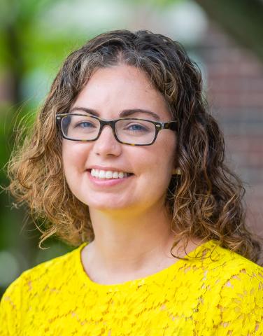 head shot photo of Elizabeth Cruz, CNP