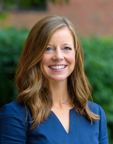 headshot of Lindsay Hoyt